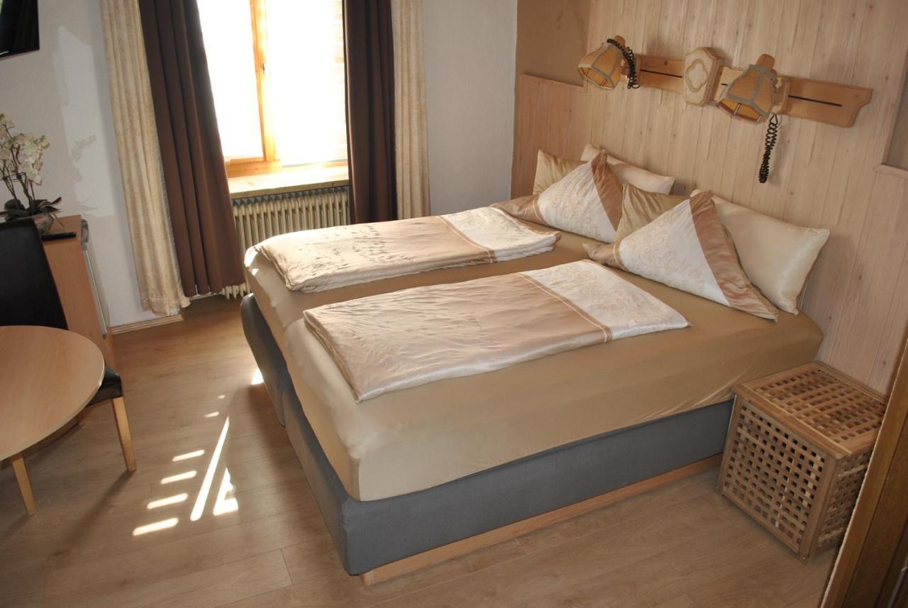 Hotel-Pension Schwarzer Adler 纳堡 外观 照片